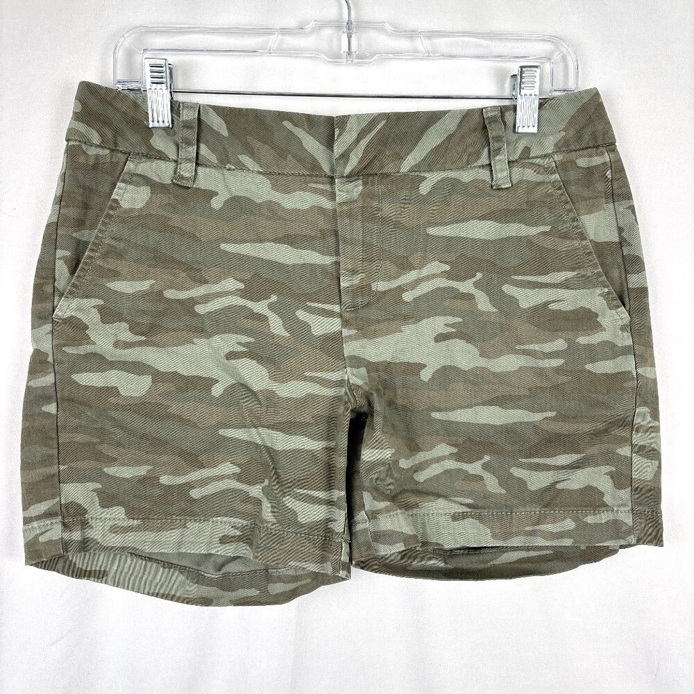 Caslon Chino Green Camo Shorts Women’s Size 8 Stretch Mid Rise